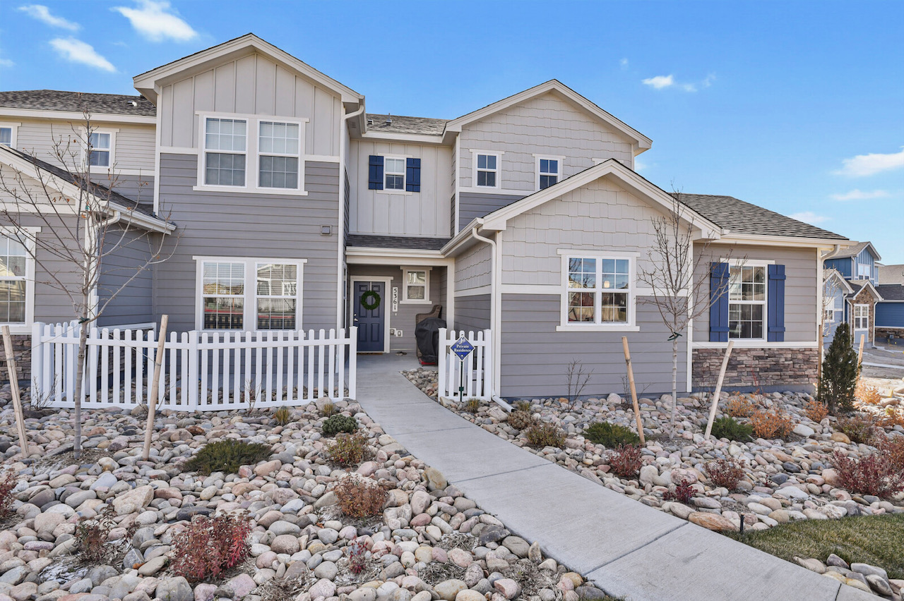 Two storeys home in 5260 Mountain Vista Heights