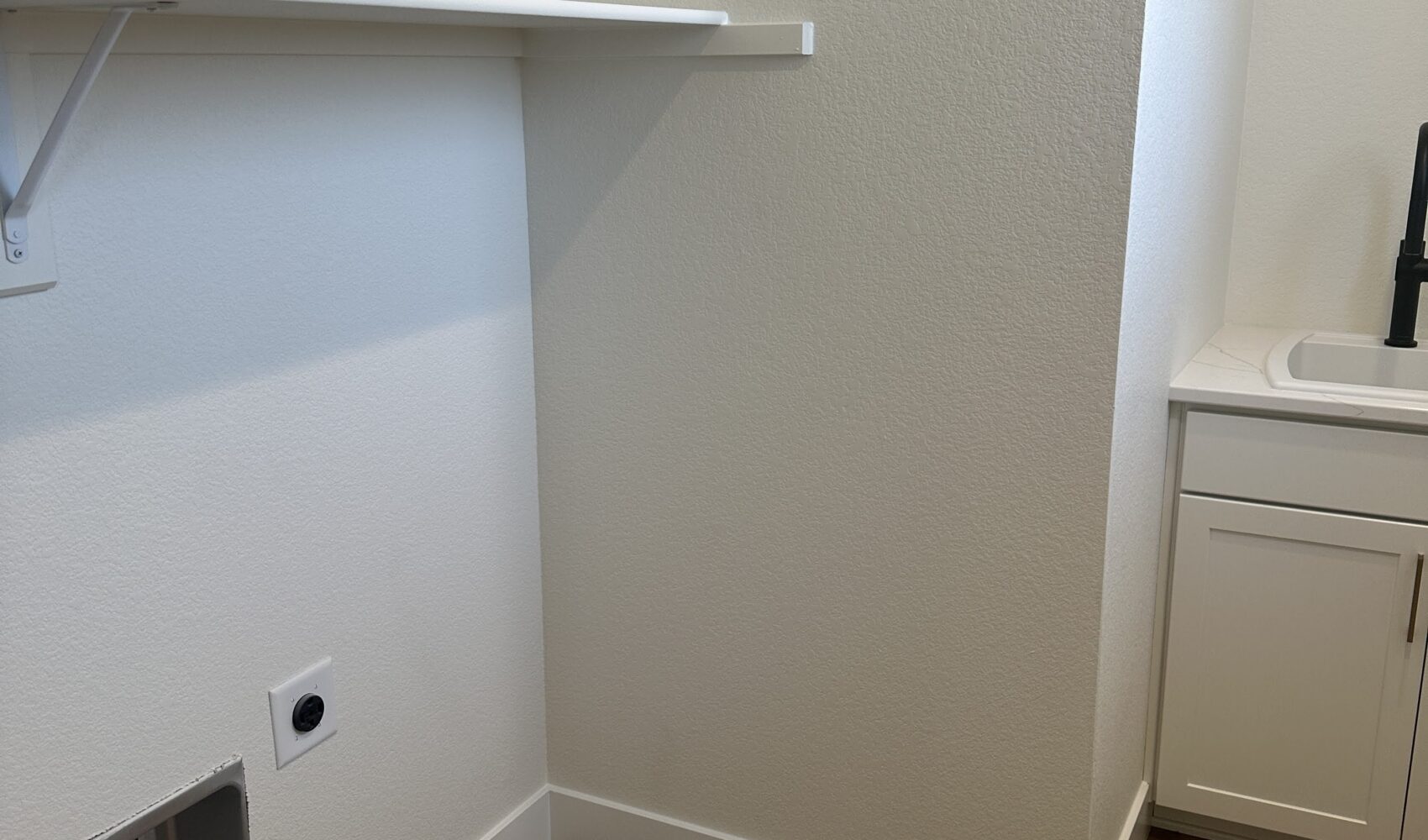 9617 Carcassonne Place - Stylish Room